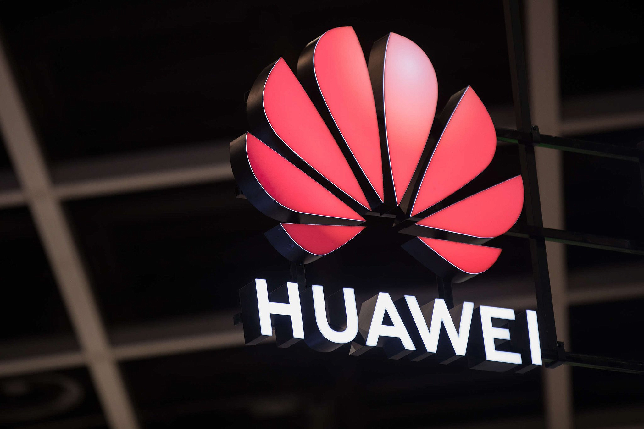 Huawei передаст конкурентам лицензию на производство своих смартфонов Huawei передаст конкурентам лицензию на производство своих смартфонов