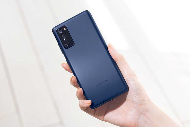 Samsung внесет изменения в Galaxy S20 FE 4G Samsung внесет изменения в Galaxy S20 FE 4G